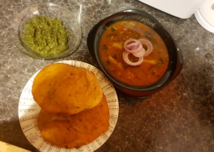 Chole Bhatura (Indiai Csicseriborsó Curry lángos -féleséggel)