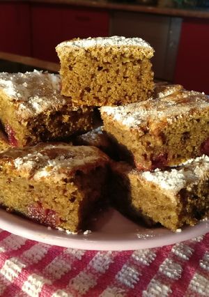 Joghurtos, meggyes, csokis piskóta recept fotója