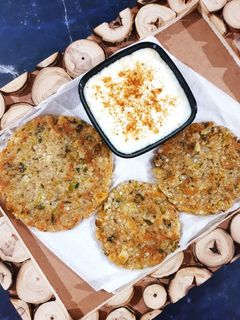 સાબુદાણા થાલીપીઠ (Sabudana thalipeeth recipe in Gujarati) રેસીપી મુખ્ય ફોટો