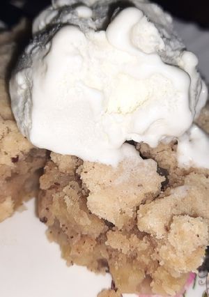 A picture of Apple crumble blondie.
