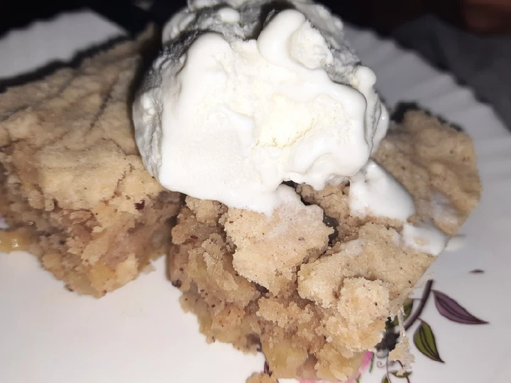 Easy Way Make Apple crumble blondie which So Delicious