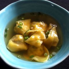 A picture of Prawn Wonton Soup.