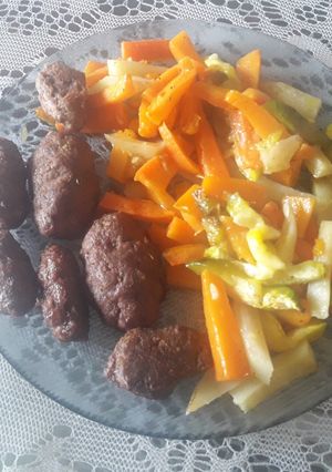 Una foto de Salayan al horno con verduras