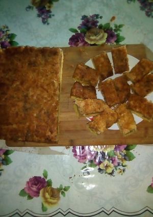 O poză a rețetei Prăjitură cu măr și cu biscuiți.