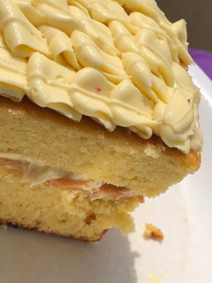 A picture of Creamy vanilla cake.