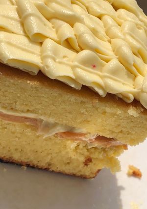 A picture of Creamy vanilla cake.