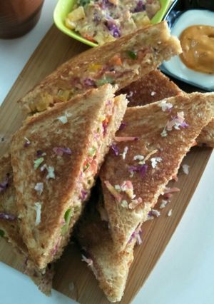 A picture of Veg junglee toast sandwich.