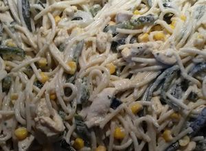 Una foto de Spaghetti con pollo y rajas 😊