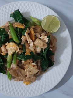 รูปของ "เส้นเล็กผัดซีอิ๊ว" Stir Fried Noodles with Black Soy Sauce