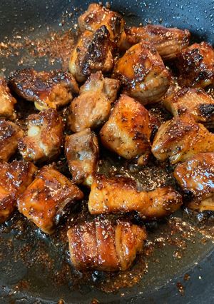 Hình của món Sườn non cháy cạnh.