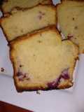 Budín de naranja y frambuesas