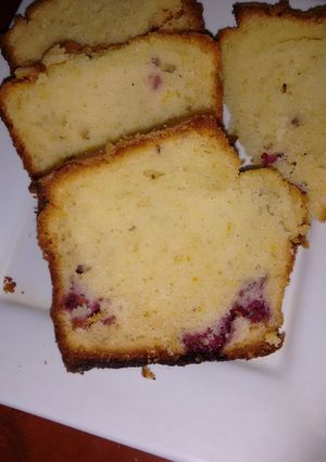 Una foto de Budín de naranja y frambuesas