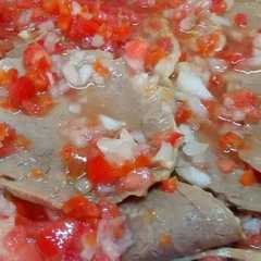Una foto de Peceto con salsa criolla