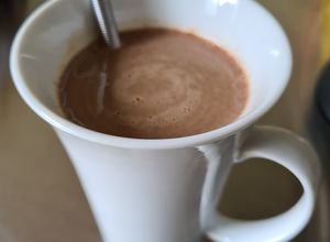 Una foto de Choco-matcha caliente