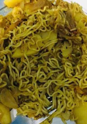 A picture of Fried maggi.
