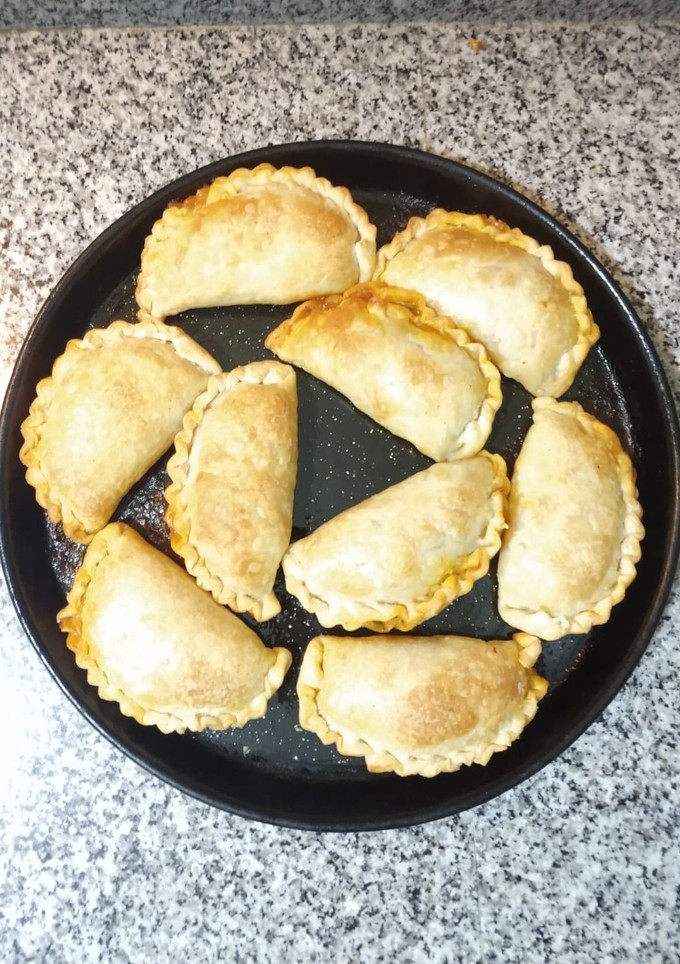 Una foto de Empanadas de carne cortada a cuchillo 🥟