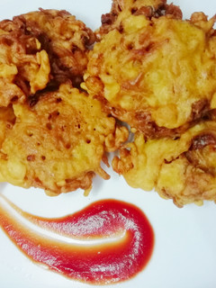 A picture of Maggie and Corn Ke Pakode.