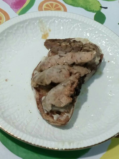 Una foto de Tostada con hígado de rape y allioli