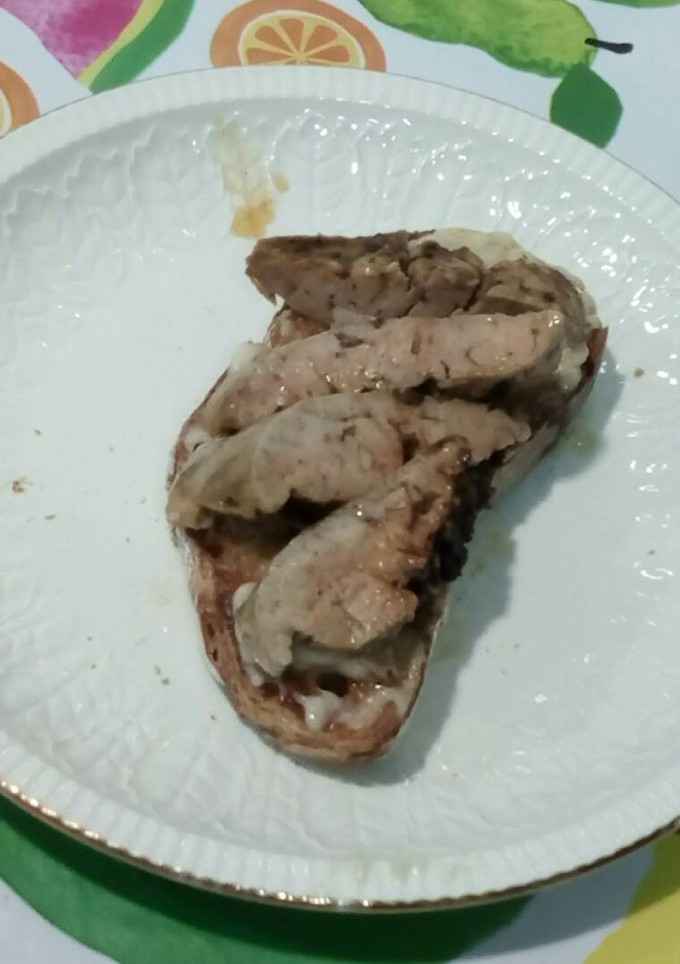 Una foto de Tostada con hígado de rape y allioli