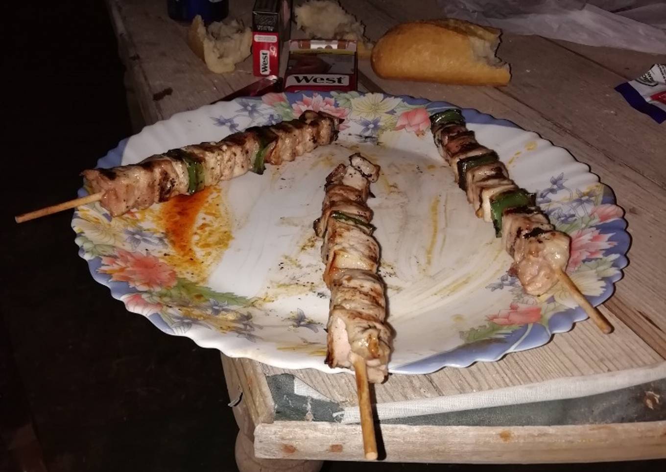 Brochetas de pollo con pimiento verde