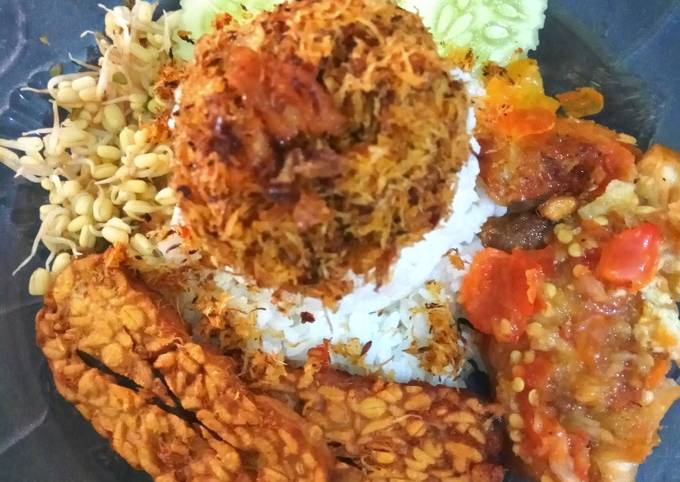 Langkah Mudah untuk Menyiapkan Nasi Ulam + penyet ayam sambel Bledek, Bikin Ngiler