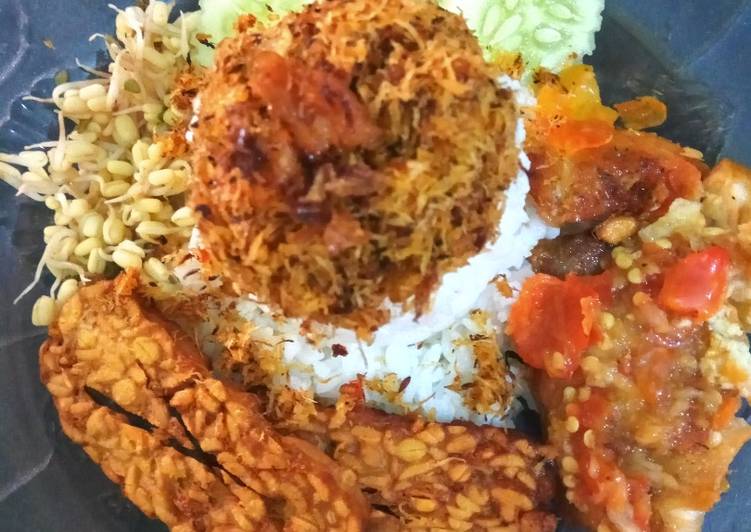 Cara Gampang Membuat Nasi Ulam + penyet ayam sambel Bledek, Enak Banget