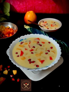 फ्रूट कस्टर्ड (fruit custard recipe in Hindi) रेसिपी मुख्य फोटो