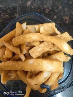 नमक पारे (Namakpare recipe in hindi) रेसिपी मुख्य फोटो