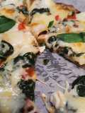 Pizza cu baby spanac, fantomele și mozzarella