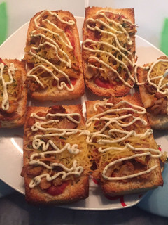 Una foto de Paninis de kebab con salsa alioli