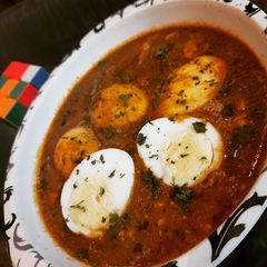 A picture of Egg curry.