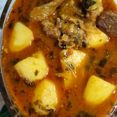 A picture of Aloo Gosht.