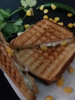 वेज मेयोनेज़ ग्रिल्ड सैंडविच (veg mayonnaise grilled sandwich recipe in Hindi) रेसिपी मुख्य फोटो