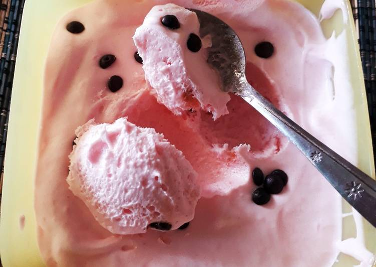 Resep Strawberry ice cream&hellip; simple yummy.. fresh &amp; smooth🍓🍓🍦🍦🍦, Bisa Manjain Lidah