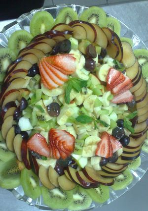 A picture of Fruits platter.
