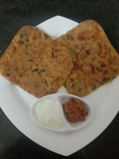 A picture of Dal Chawal Paratha.
