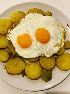 Una foto de Huevos rotos saludables