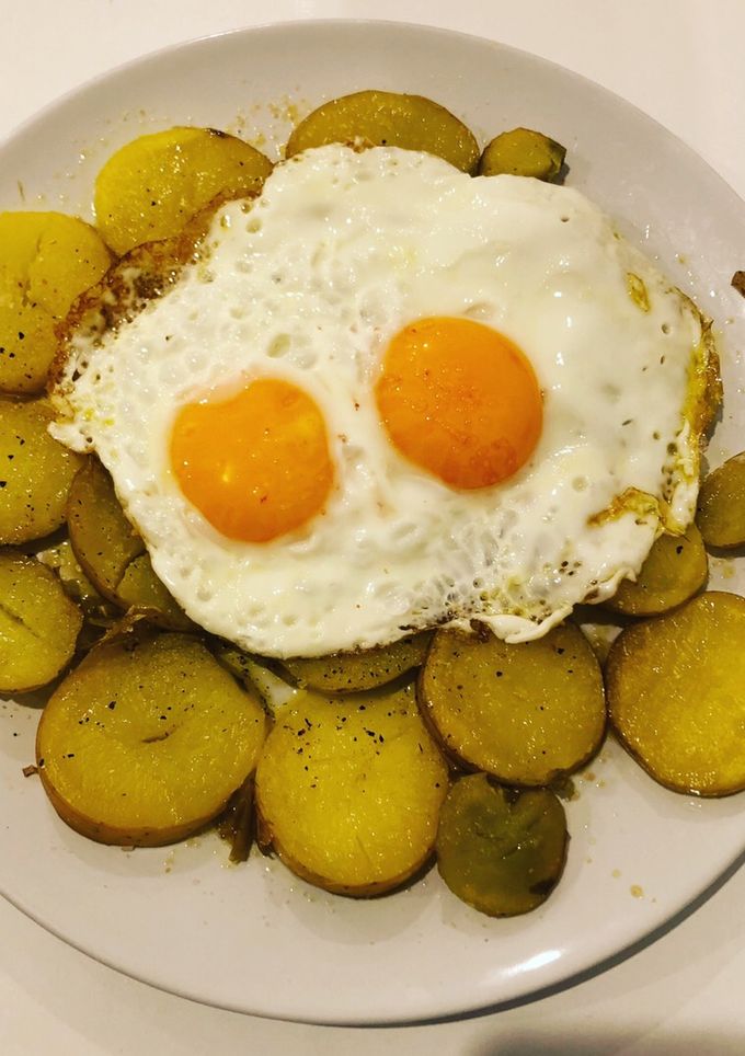 Una foto de Huevos rotos saludables