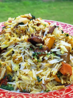 હૈદરાબાદી વેજીટેબલ દમ બિરીયાની (Hyderabadi Vegetable Dum Biryani recipe in Gujarati) રેસીપી મુખ્ય ફોટો