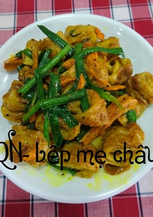 Hình của món Mì căn ống xào nghệ (lòng xào nghệ chay).