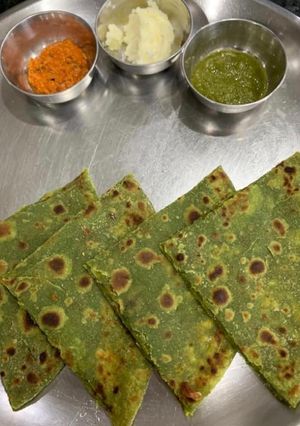 स्वादिष्ट ओर पौष्टिक पालक चीज़ पराठा(palak cheese paratha recepie in hindi) रेसिपी मुख्य फोटो