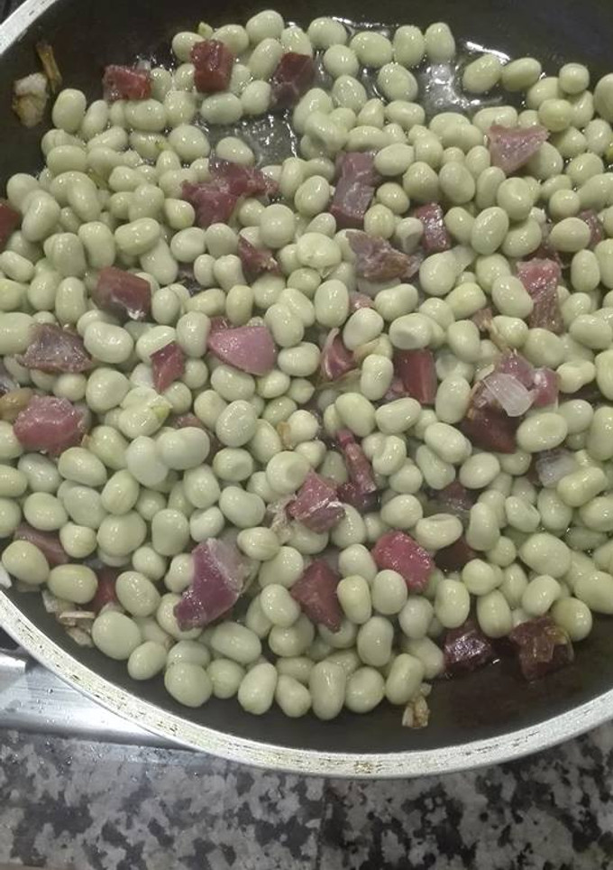 Una foto de Salteado de habitas tiernas con jamon