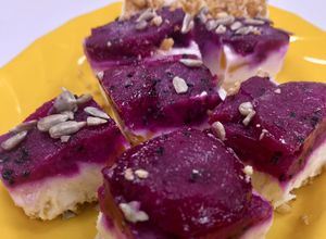 Una foto de Barritas heladas de Yogurt con Pitaya y Mango