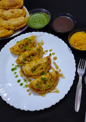 गुजराती घूघरा चाट (Gujarati ghughra chaat recipe in hindi) रेसिपी मुख्य फोटो