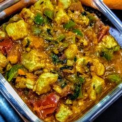 A picture of Creamy Paneer with Veggies.