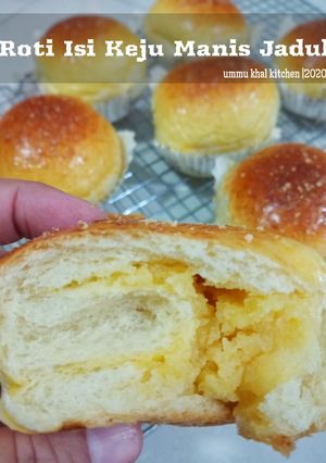 Foto resep Roti Isi Keju Manis Jadul (Empuuuk bangeett rotinya 😍😍)