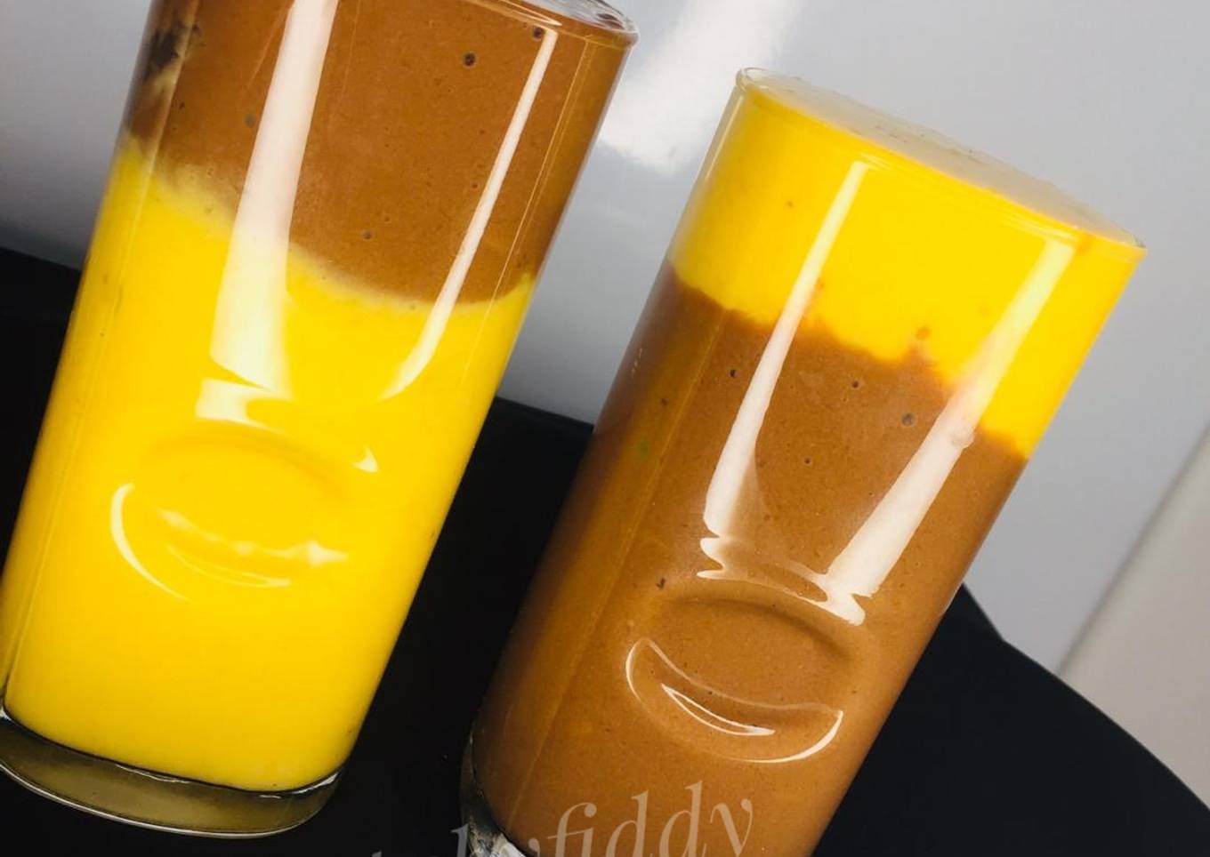 Banana and mango smoothie