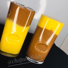 A picture of Banana and mango smoothie.
