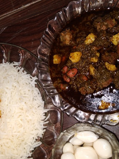 عکسی از دستور قورمه سبزی با گوشت و دنبه گوسفندی
