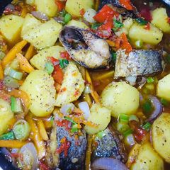 A picture of Fish and potatoes sauce.